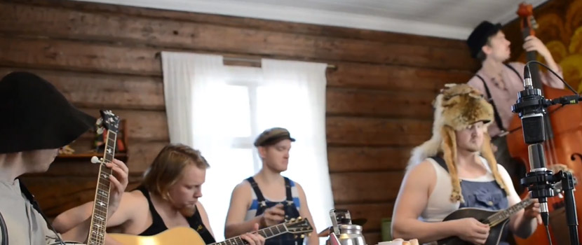 Metallica's "Seek And Destroy" Gets A Hillbilly Cover From Steve'n'Seagulls