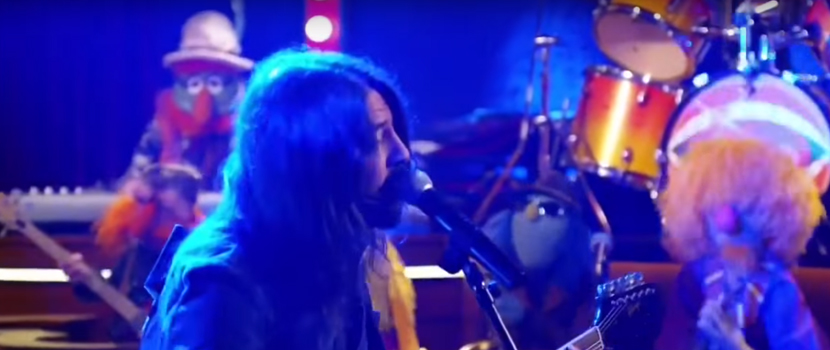 Watch Foo Fighters' Dave Grohl Cover "Learn To Fly" With The Muppets