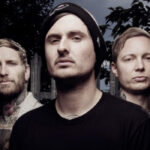 Watch I Killed The Prom Queen's Jona Weinhofen Make The Best Out Of Falling On Stage