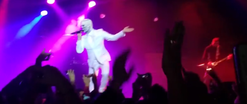 Limp Bizkit Invite Fan To Play Guitar Onstage, Wes Borland Takes Over Vocals