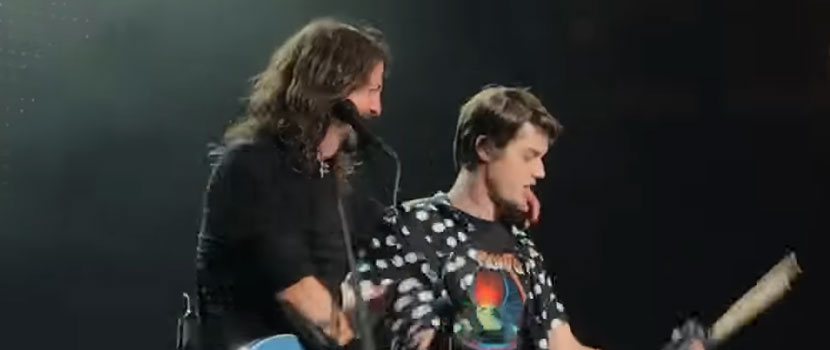 Foo Fighters Invite Fan Onstage For "Under Pressure" Cover in Columbia, SC
