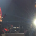Watch Foo Fighters' Dave Grohl Join Guns N' Roses Onstage For "Paradise City"