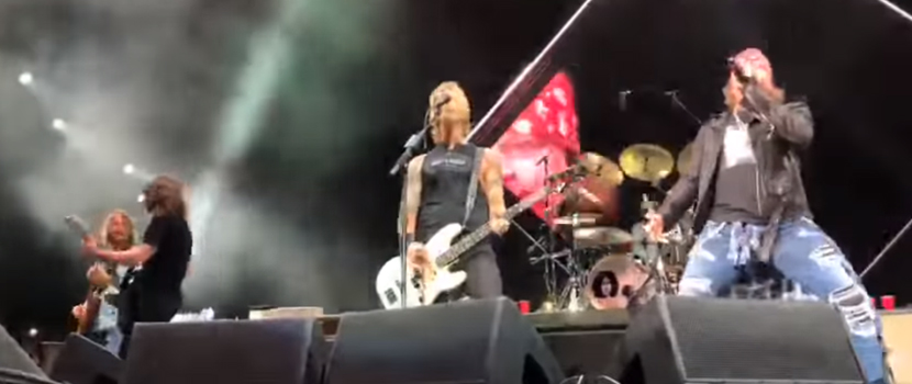 Foo Fighters Joined Onstage By Guns N' Roses For "It's So Easy" Cover