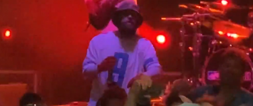Limp Bizkit Performance Takes A Dramatic Turn When Wes Borland Gets Lost In The Mosh Pit