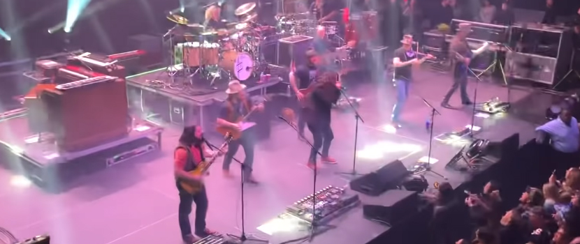 Watch Foo Fighters' Dave Grohl Join The Zac Brown Band Onstage For Cover Of Metallica's "Enter Sandman"
