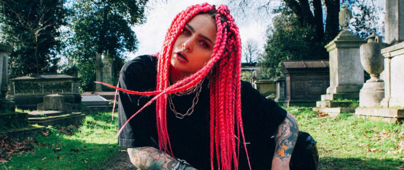 Mimi Barks Premieres "Grind" Music Video