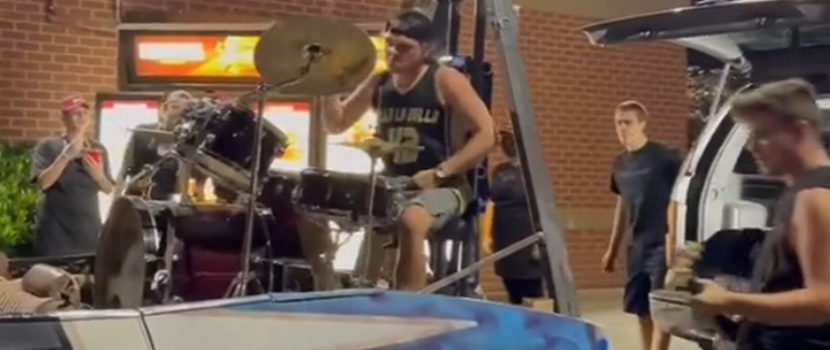 Watch Vella la Vella Shutdown A Wendy's Drive-Thru With An Impromptu Metal Set
