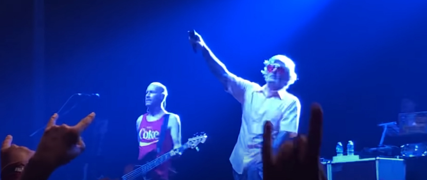 Limp Bizkit's Fred Durst & Fans Paid Tribute To Joey Jordison At Clive, IA Show