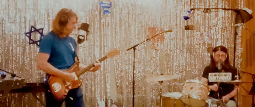 Dave Grohl & Greg Kurstin Cover The Clash's "Train In Vain"