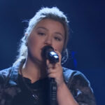 See Kelly Clarkson Cover Soundgarden's "Black Hole Sun"