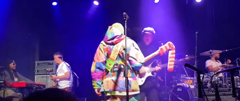 Watch Primus' Les Claypool Jam With MonoNeon At The 2025 'Bass Magazine Awards'