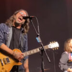 Dave Grohl Joined Kim Deal For A Cover Of The Pixies' "Gigantic" In London Over The Weekend