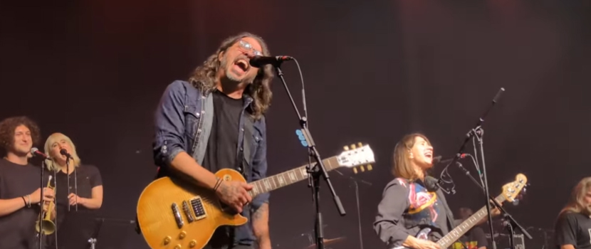 Dave Grohl Joined Kim Deal For A Cover Of The Pixies' "Gigantic" In London Over The Weekend