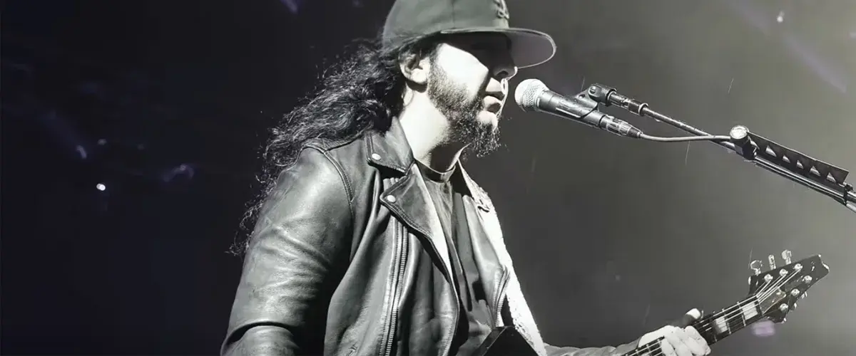 System Of A Down's Daron Malakian: "If We Can Be On Stage Together And Have Different Thoughts And Different Beliefs, You Can Be Together Too"