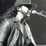 System Of A Down's Daron Malakian: "If We Can Be On Stage Together And Have Different Thoughts And Different Beliefs, You Can Be Together Too"