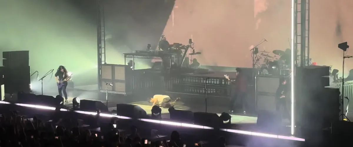Watch: Deftones Frontman Chino Moreno Fell Onstage While Playing “Hole In The Earth” In Auckland, NZ