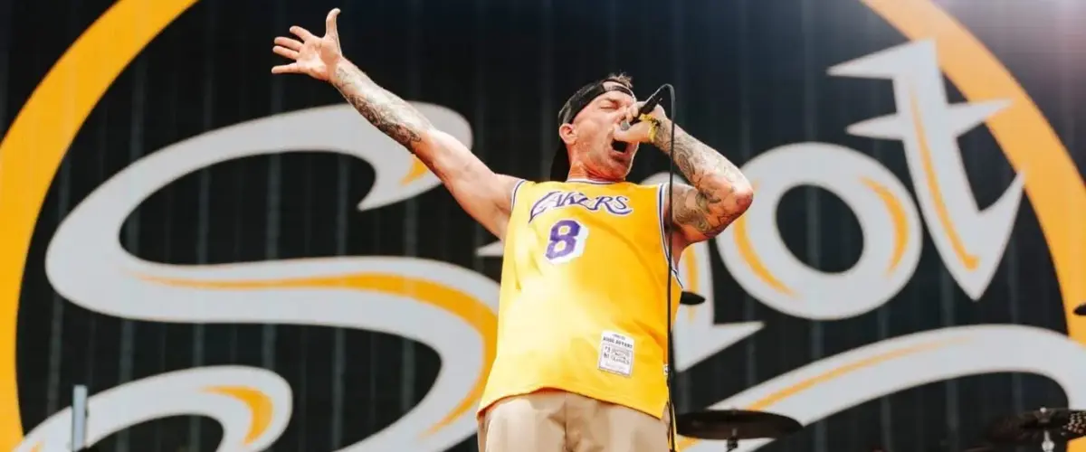 Snot's Andy Knapp Suffered A "Significant Leg Injury" In A Stage Dive Mishap This Week