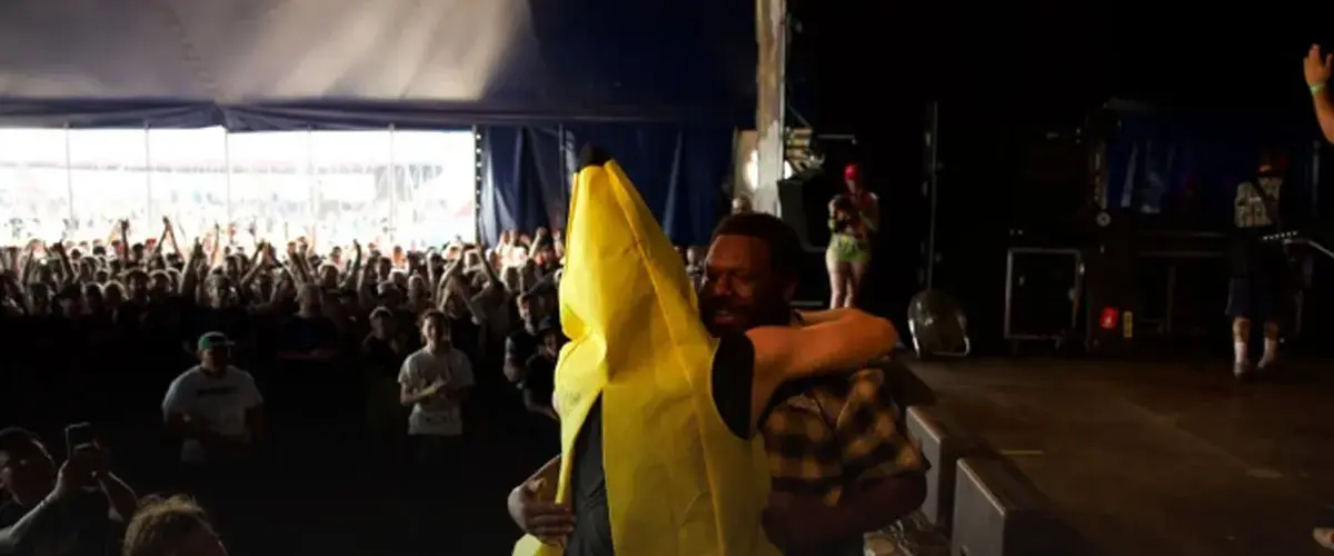 End It Buried The Hatchet With Banana Men Onstage At Yesterday's 'Jera On Air' Performance