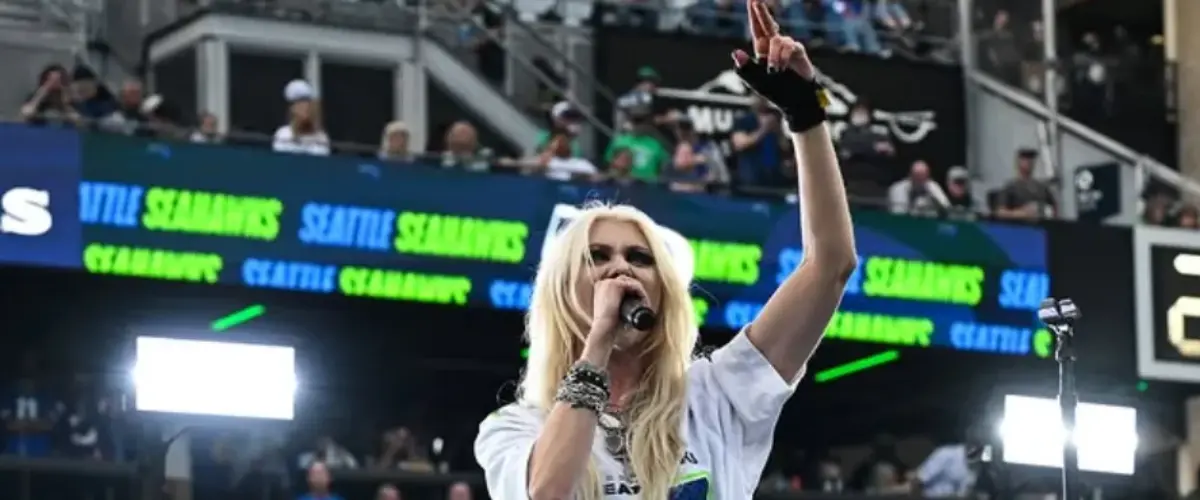 Soundgarden Reunite With Taylor Momsen For NFL Halftime Show, Fans Fume After Set Isn't Broadcast On TV