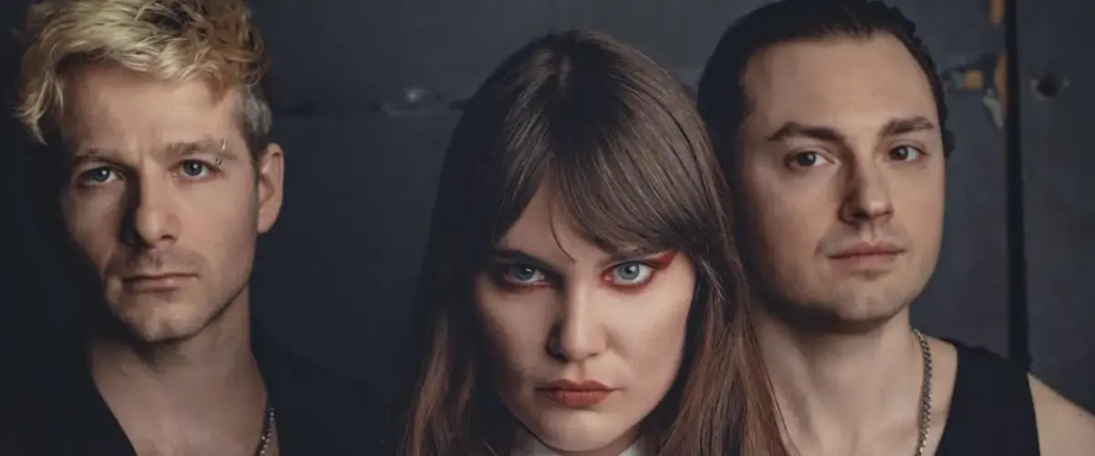 Calva Louise's Multilingual New Track "La Promesa" Debuts Via A New Music Video