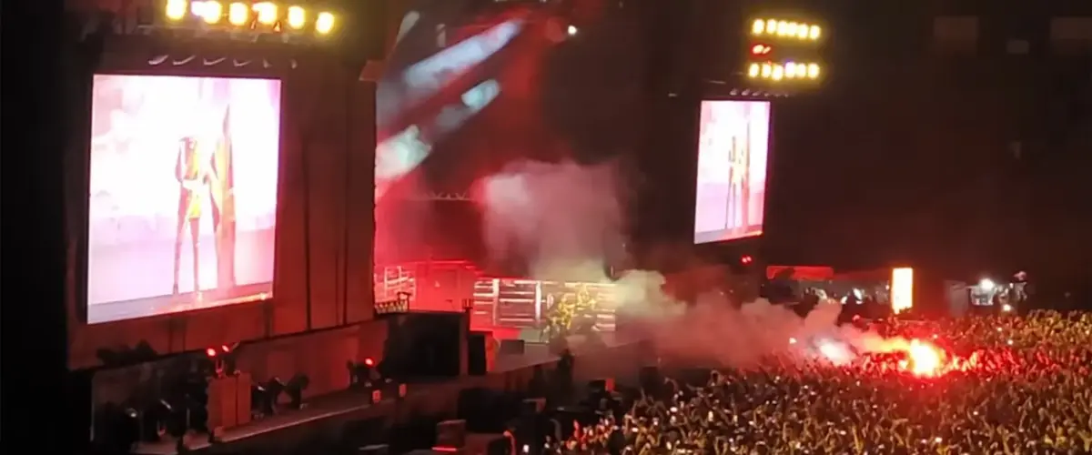 Iron Maiden's Bruce Dickinson Performed "The Trooper" From Backstage In Ecuador Due To Smoke From Flares In The Audience