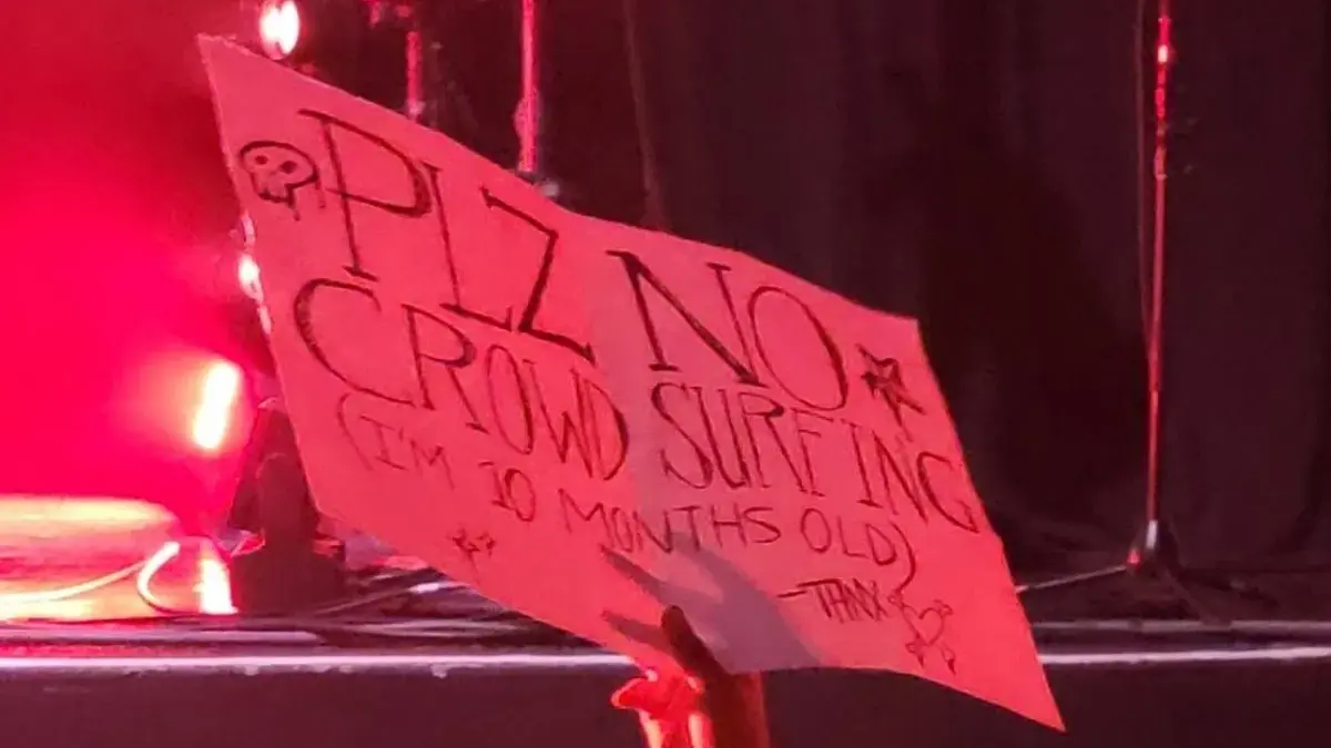 Sleeping With Sirens Fan Draws Criticism For Bringing 10-Month-Old Child To The Band's Madison, WI show - Theprp